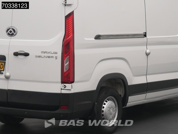 Vehicle Image 32