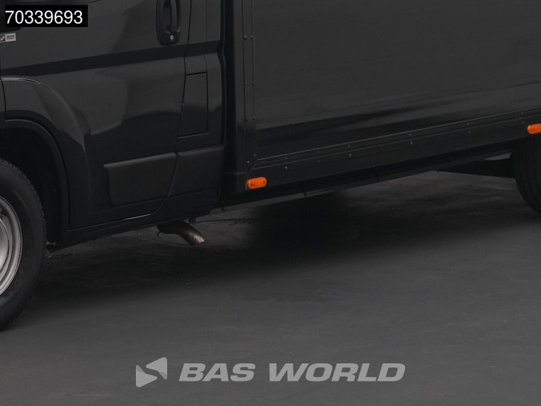 Vehicle Image 41