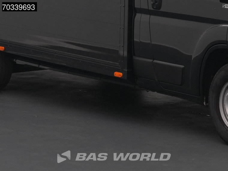Vehicle Image 42