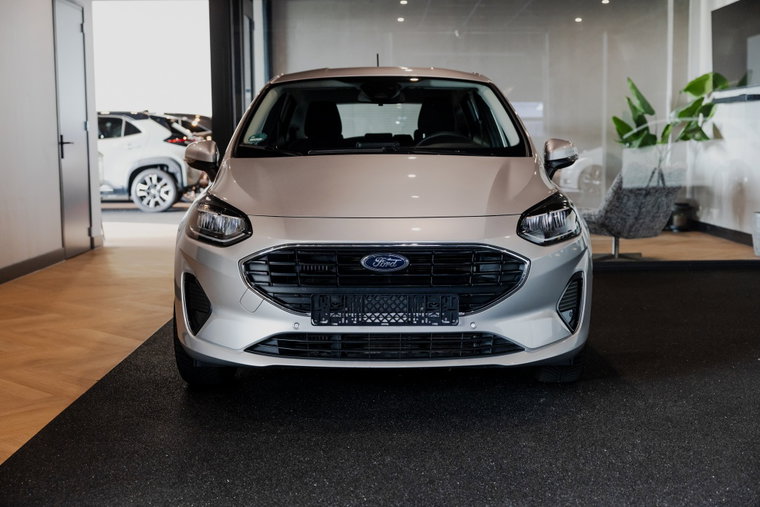 Vehicle Image 8