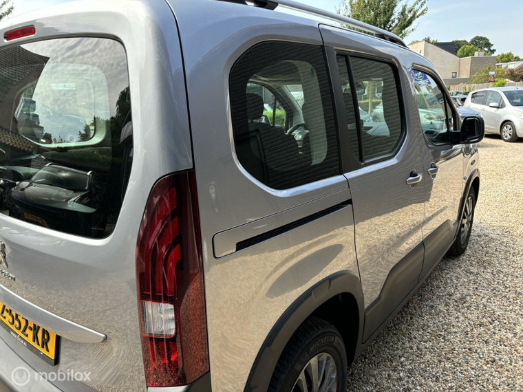 Vehicle Image 28