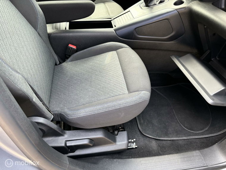 Vehicle Image 32