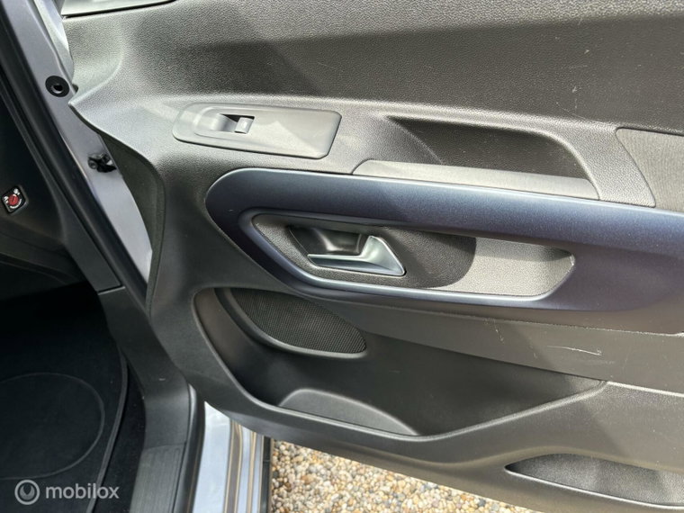 Vehicle Image 33
