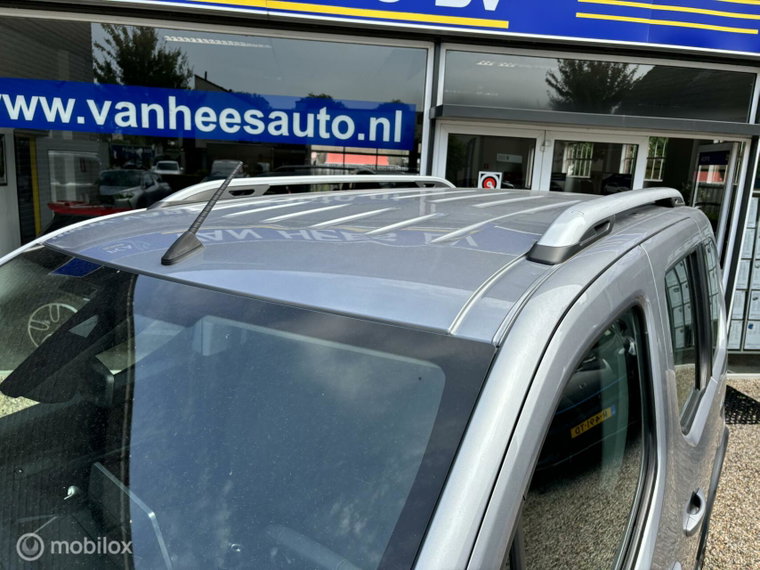 Vehicle Image 38