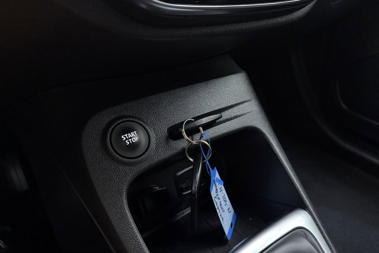 Vehicle Image 25