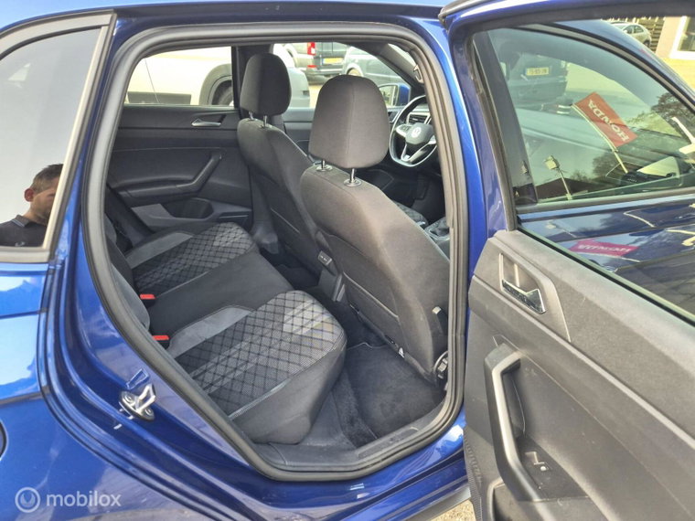 Vehicle Image 40