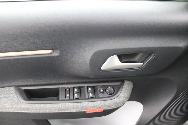 Vehicle Image 17