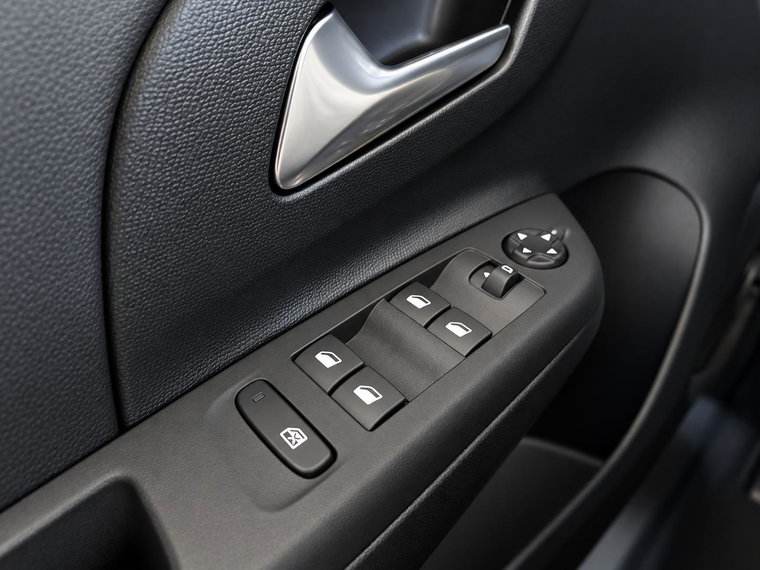 Vehicle Image 25