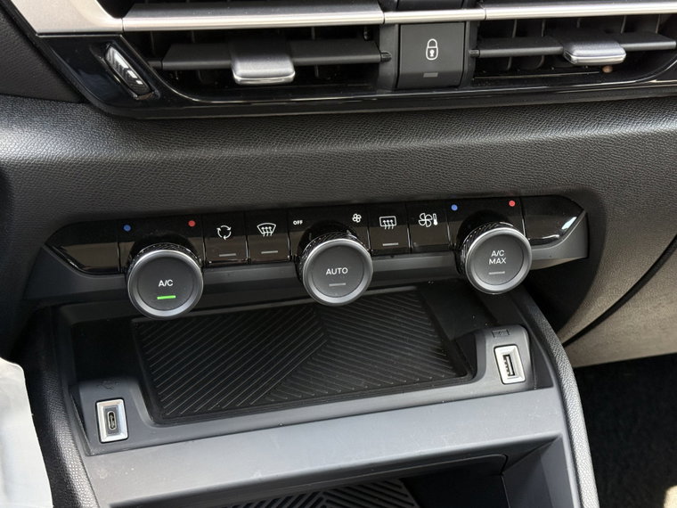 Vehicle Image 29
