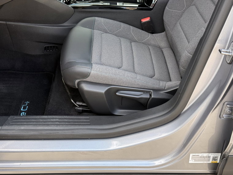 Vehicle Image 33