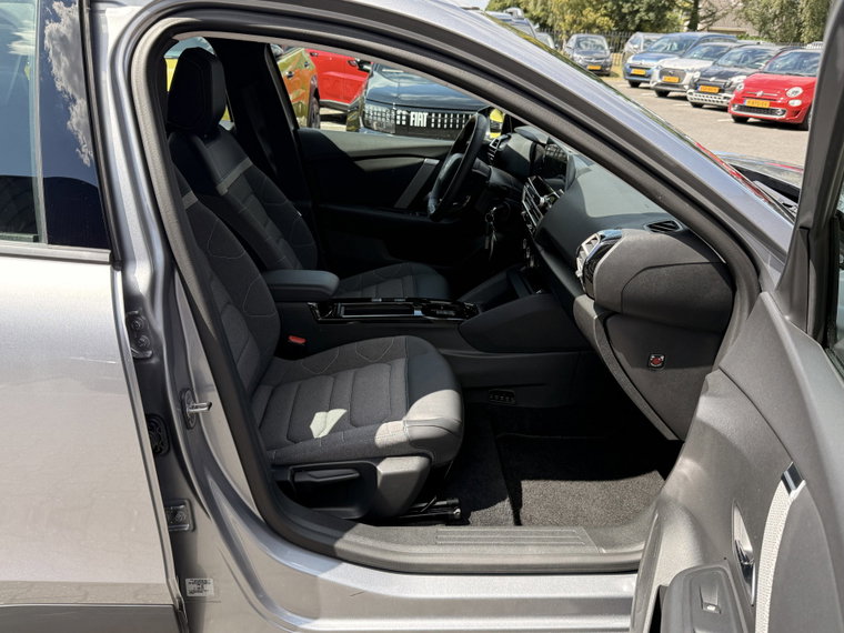 Vehicle Image 36