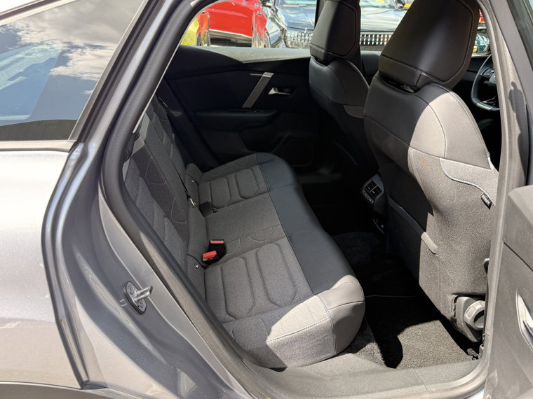 Vehicle Image 38
