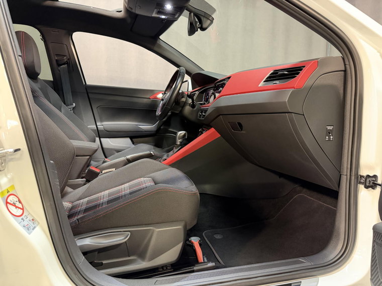 Vehicle Image 33