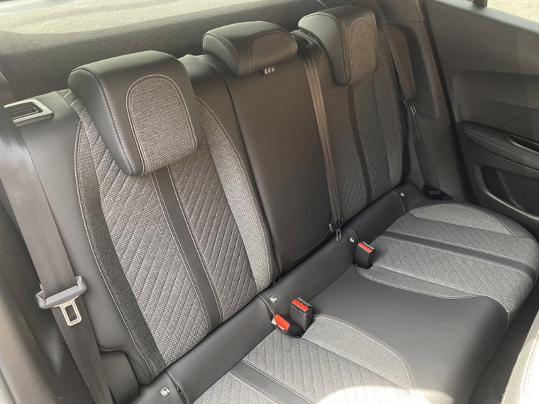 Vehicle Image 38