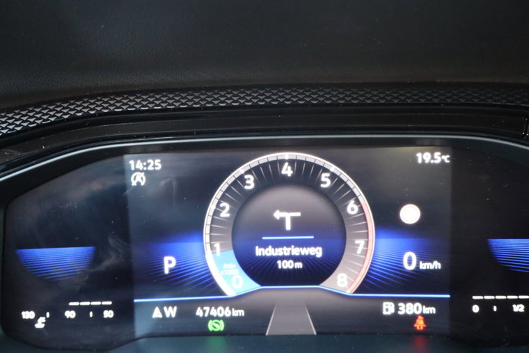 Vehicle Image 25