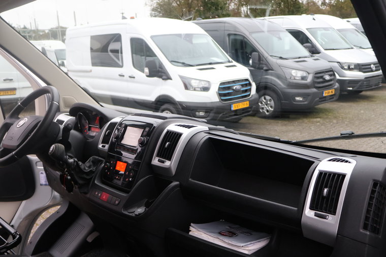 Vehicle Image 32