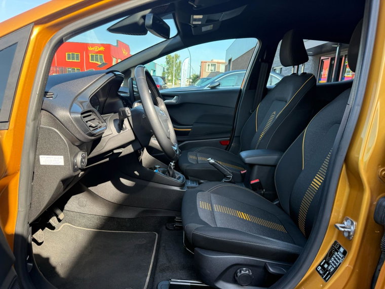 Vehicle Image 16