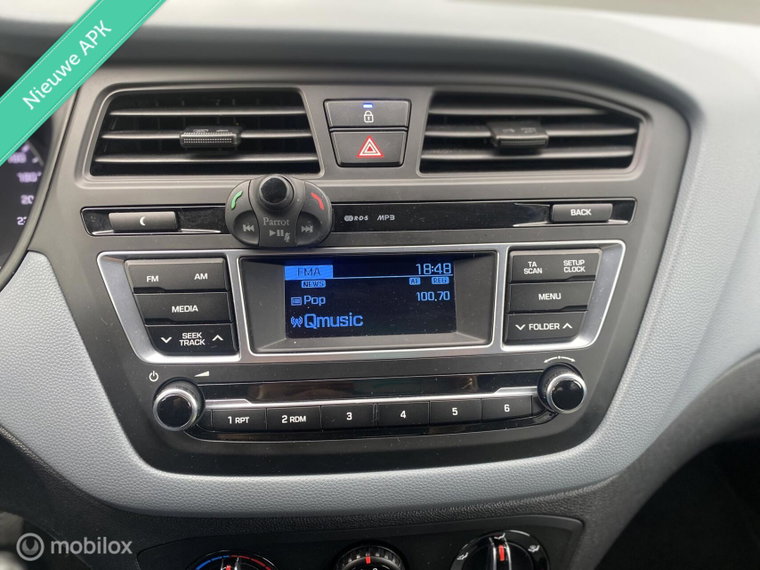 Vehicle Image 16