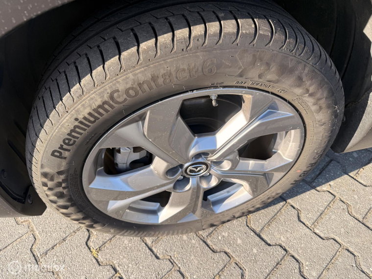 Vehicle Image 25