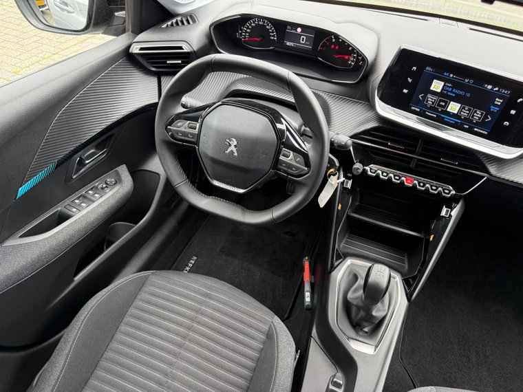 Vehicle Image 24