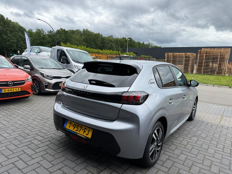 Vehicle Image 6