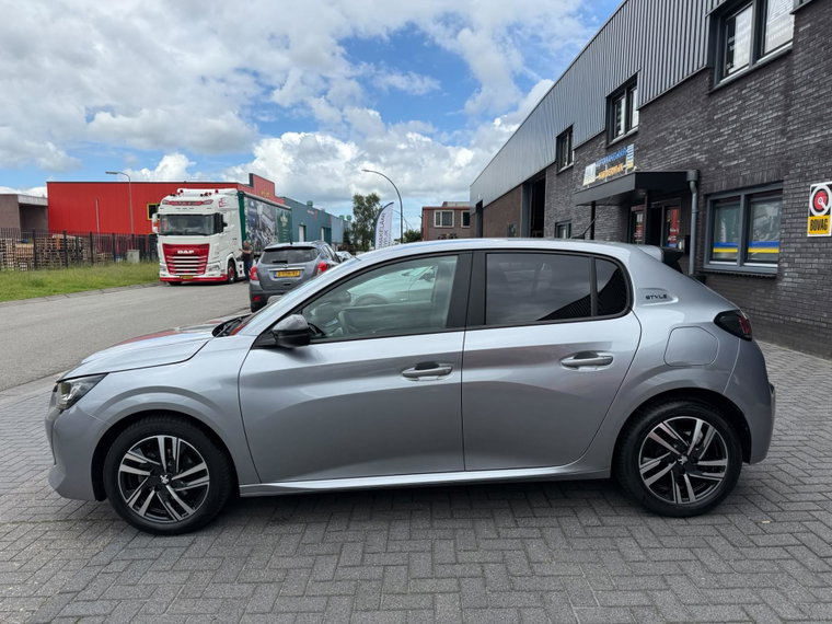 Vehicle Image 9