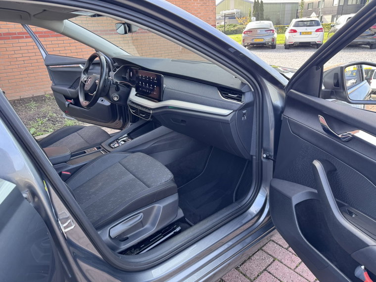 Vehicle Image 33