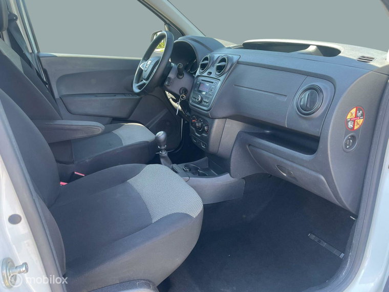 Vehicle Image 12