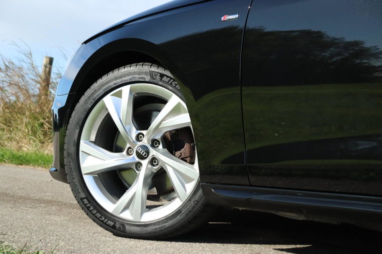 Vehicle Image 13