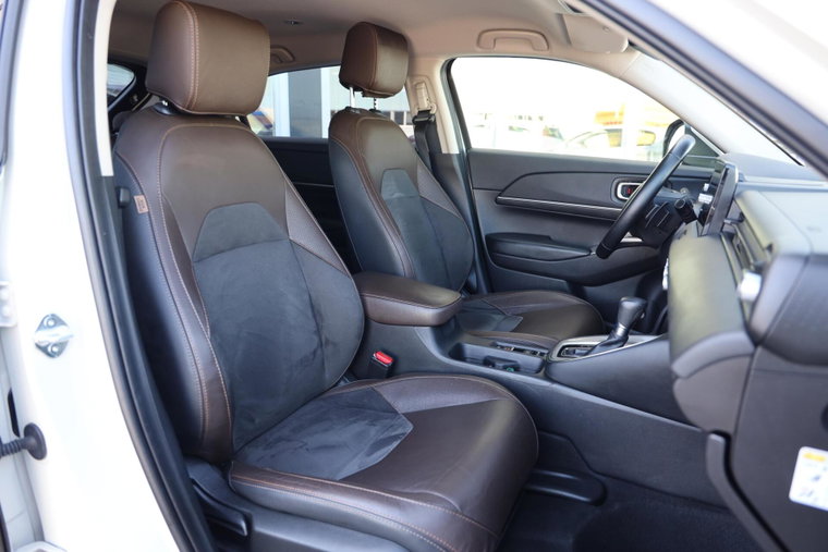 Vehicle Image 21