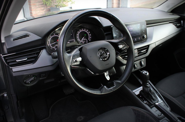 Vehicle Image 8