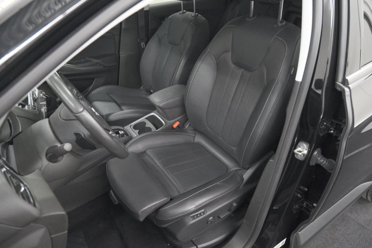 Vehicle Image 21