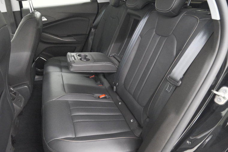 Vehicle Image 25