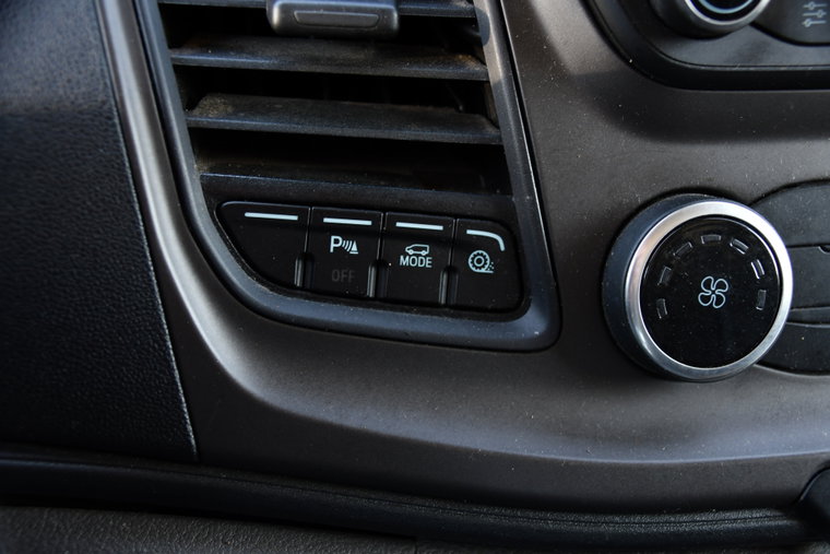 Vehicle Image 25