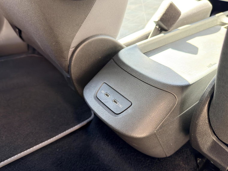 Vehicle Image 25