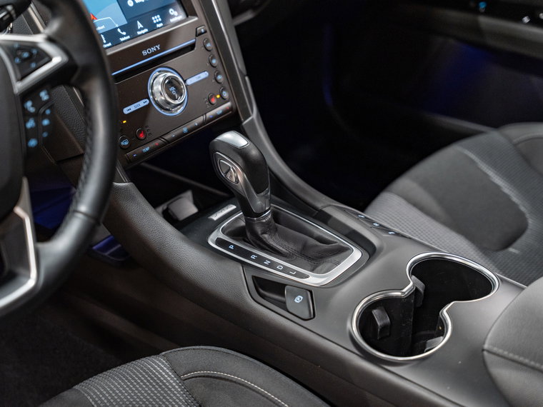 Vehicle Image 25