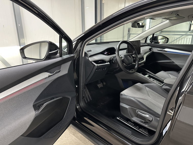 Vehicle Image 23