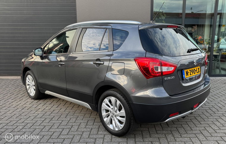 Vehicle Image 6