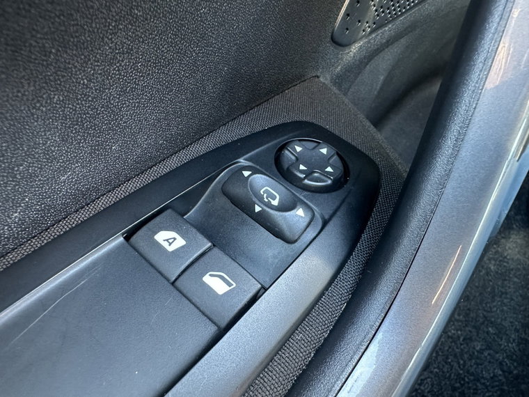 Vehicle Image 27