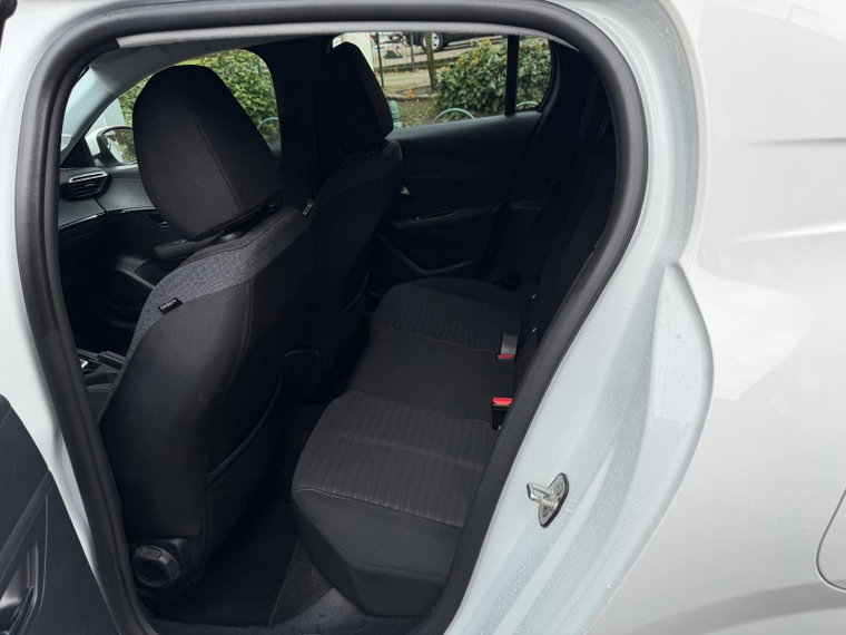 Vehicle Image 32
