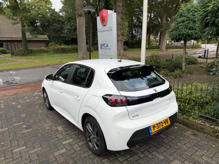 Vehicle Image 33
