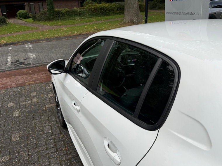 Vehicle Image 35