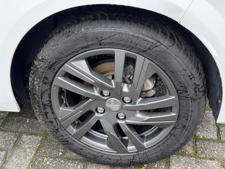 Vehicle Image 40