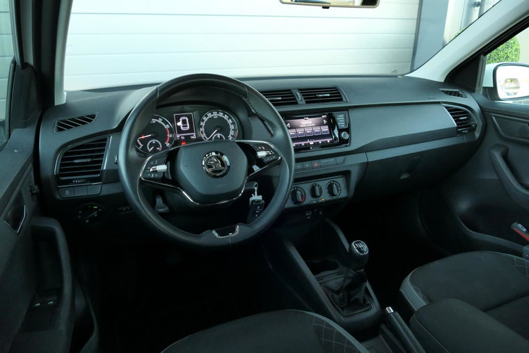 Vehicle Image 14