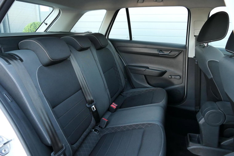 Vehicle Image 36
