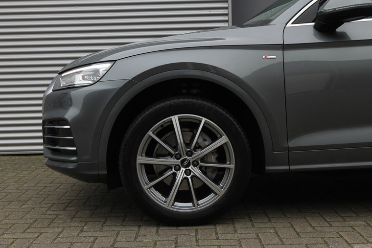 Vehicle Image 24