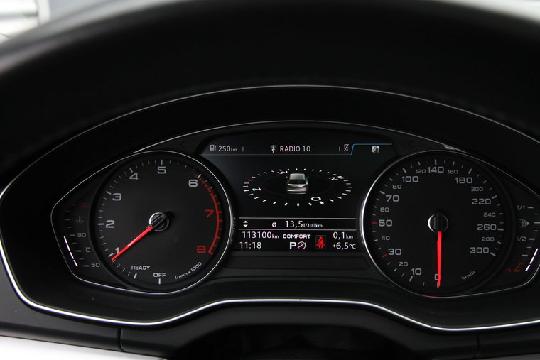 Vehicle Image 25
