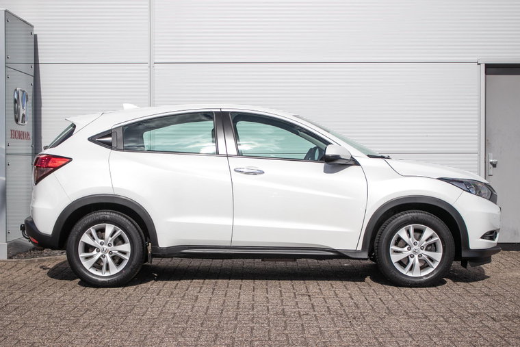 Vehicle Image 12