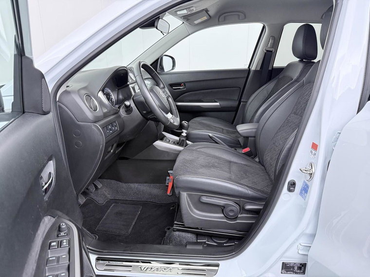 Vehicle Image 10