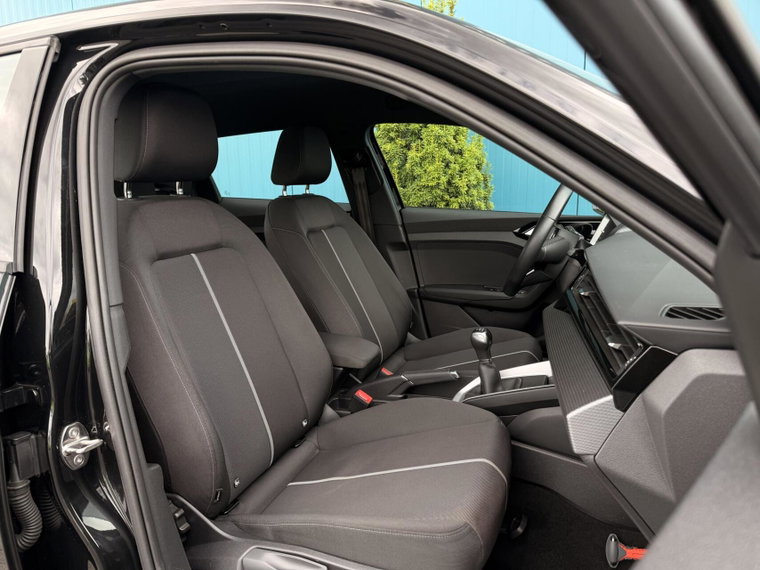 Vehicle Image 30